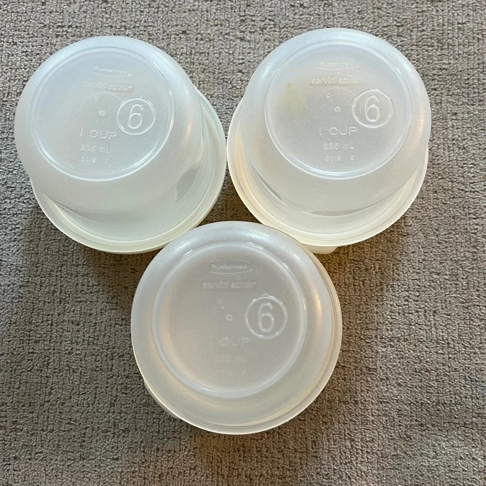 Vintage Rubbermaid Servin Saver 4pc Set 6 Cup Square & 1 Cup Round Containers